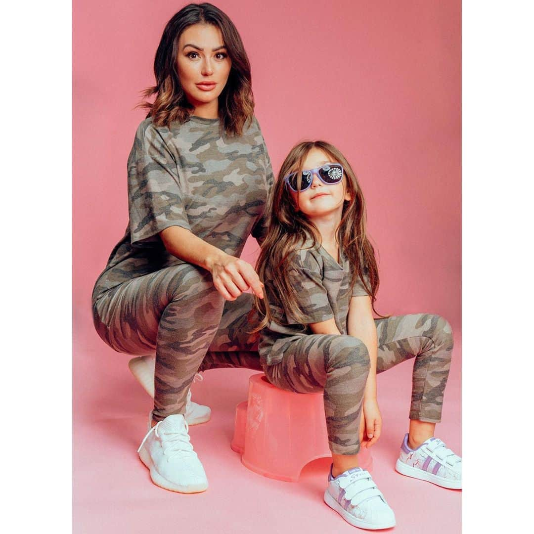 ジェイワウさんのインスタグラム写真 - (ジェイワウInstagram)「Matching with my mini in @Novakids by @FashionNova 🤎 #fashionnovapartner #ad」11月5日 8時15分 - jwoww