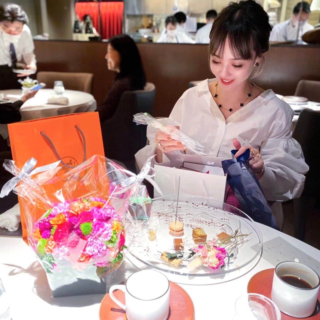 麻美さんのインスタグラム写真 - (麻美Instagram)「カコ @kaoruko_k_s  おめでとう🎊㊗️🎈 ． 今年もカコにとって 素敵な歳になりますように ． #happybirthday  #birthdayparty  #beautiful #beauty」11月4日 23時25分 - mami0s