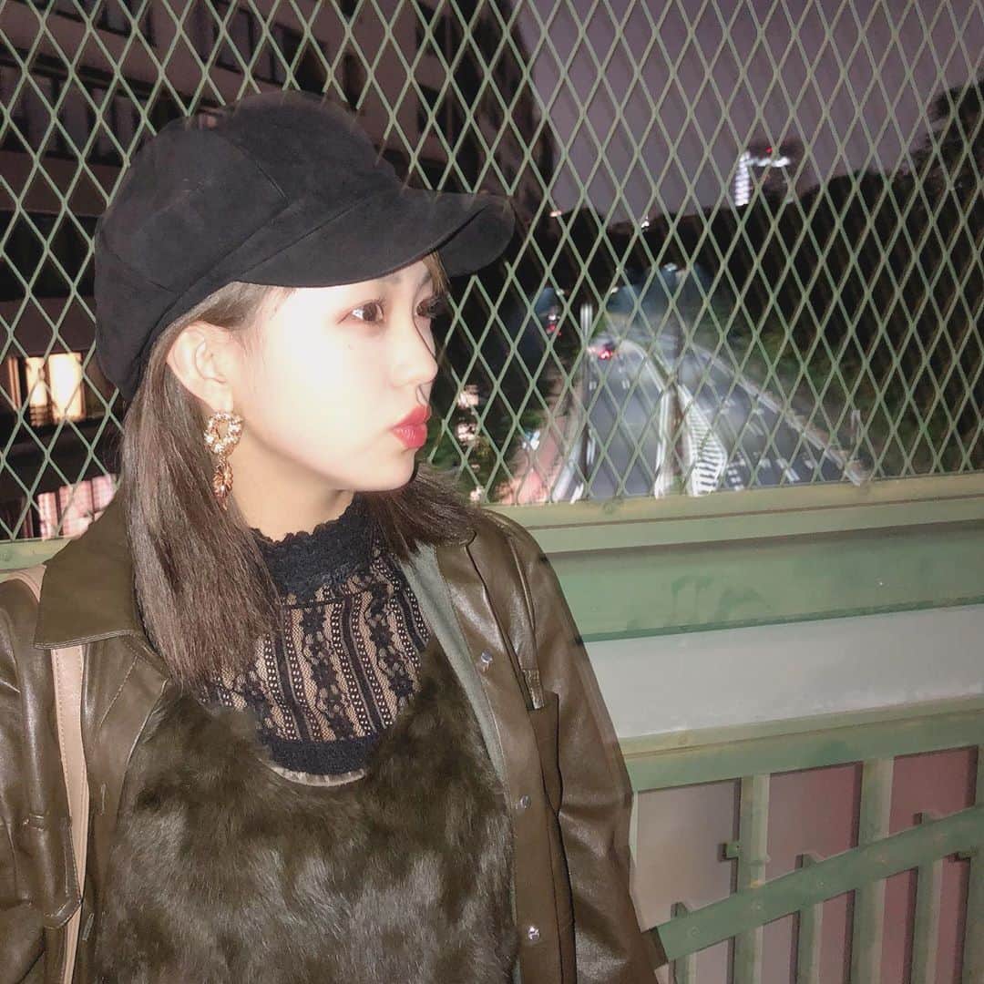 澤田桃佳のインスタグラム：「大阪からお友達来てて、 最近TOKYOの街へ出没してる🐗（笑） あーー！ここテレビで見たことあるところぉぉ！！ とかお互い言いながらお散歩して、 田舎者丸出し状態です💮」