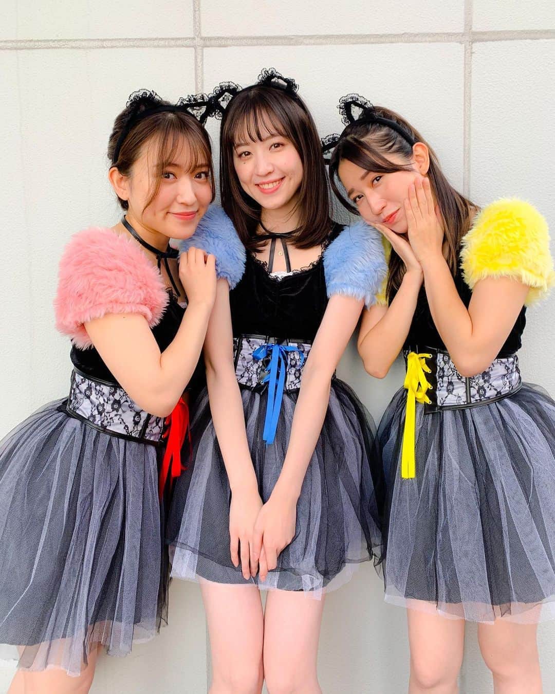 船岡咲のインスタグラム：「・﻿ ・﻿ ﻿ ○﻿ ﻿ ﻿ 舞台「だめんずウォーカー」﻿ ﻿ 7ヶ月ぶりの舞台でした。﻿ 9ステージありがとうございました✨﻿ ﻿ ﻿ ダメな男を好きになる女の子だけじゃなくて﻿ アイドルもやらせてもらいました〜💕🐾﻿ ﻿ 内田眞由美ちゃん❤️﻿ 片山陽加ちゃん💛﻿ ﻿ 大好きな2人。﻿ この2人に挟まれるなんて贅沢〜。﻿ ﻿ ﻿ 2人と笑いまくった時間がもう恋しいです。」