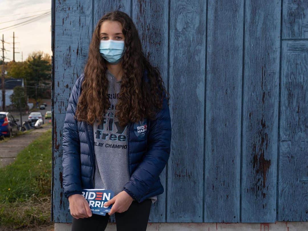 Vogueさんのインスタグラム写真 - (VogueInstagram)「On #ElectionDay, Scranton voters came out in droves to cast their votes for president. Photographer Gillian Laub (@gigilaub) was on the ground in Pennsylvania to capture portraits of voters leaving the polls.   Slide 1) Nicole Iriza, 17, signed up to become a canvasser in Moosic, PA because she’s tired of the division she’s seen at work in the U.S. over the past four years. “One man didn’t know where to vote, but he wanted to, and I helped him, and now he’s voting tonight,” she says.   Slide 2) Natalie Gelb, 72, turns 73 on the day after Election Day, but “I’m waiting to see if there’s something to celebrate,” she says. Natalie is voting for Biden in part because of the significance she places on health care; “My son had a heart and lung transplant 25 years ago,” she notes, adding, “I don’t know what he would do without the Affordable Care Act.”  Slide 3) Glynis John, 27, is a Scranton native who proudly runs the Black Scranton Project, a nonprofit dedicated to archiving, hearing and celebrating local Black history. “Until I started the organization, no one even paid attention to the fact that we had Black history here,” says Glynis, adding, “I don't want Black and brown people, and Black kids in particular, to feel like the city is not for them.”  Slide 4) Hillary Steinberg, 46, made a plan to vote in person on Election Day. “I like Joe Biden because he's never ever taken the easy road,” says Nicole: “I love the fact that he is willing to learn and say, ‘I’ve made mistakes, but I want to be better, and I'm going to do better.’”」11月4日 23時26分 - voguemagazine