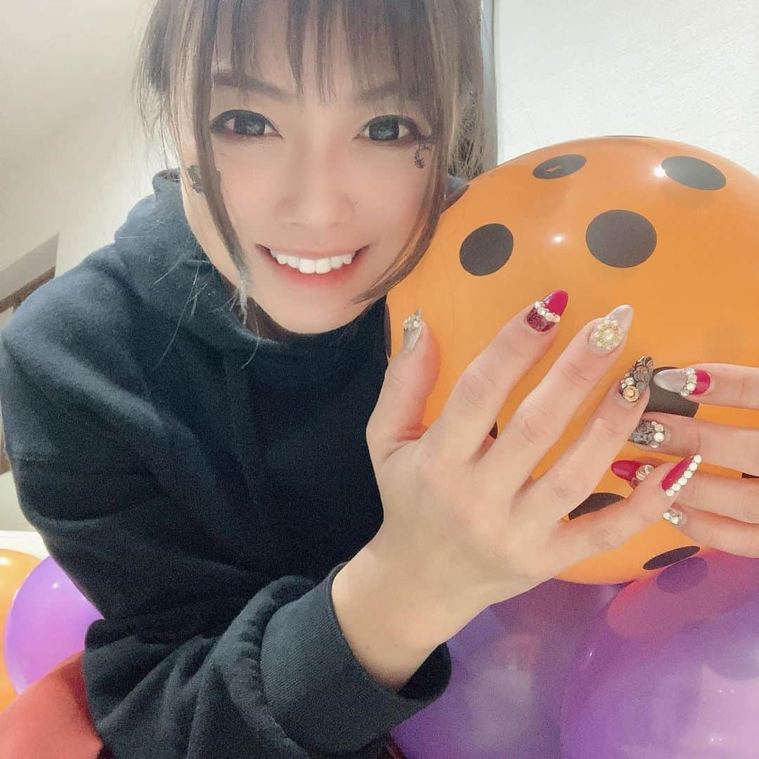 瀬名あゆむさんのインスタグラム写真 - (瀬名あゆむInstagram)「今年のハロウィンは2回に分けてやったの🎃 2回目も楽しかった♡ 1回目よりお食事が手抜きよ😂笑  #ハロウィン #おうちごはん #ハロウィンパーティー #子供のいる暮らし #年長 #ママ #男の子 #男の子ママ」11月4日 23時42分 - sena_ayumu