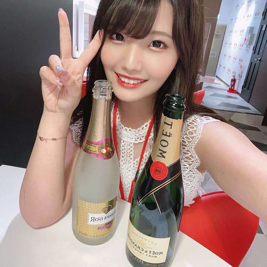 河合陽菜のインスタグラム：「･ ･ ･SODLAND初出勤 シャンパンありがとうございました！🍾 #sodland #セクシー女優 #シャンパン #アダルト #河合陽菜」