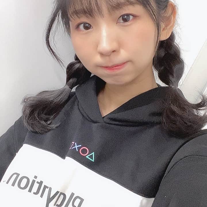 古川未鈴のインスタグラム：「最近、 自分の需要はどこにあるじゃろなって 思います。 いや、前からか。  全部を求めすぎなんだよなぁ オタクの悪いところ  なのでいつもみなさん本当に ありがとうございます。  人それぞれ悩むことはあるよねぇ」