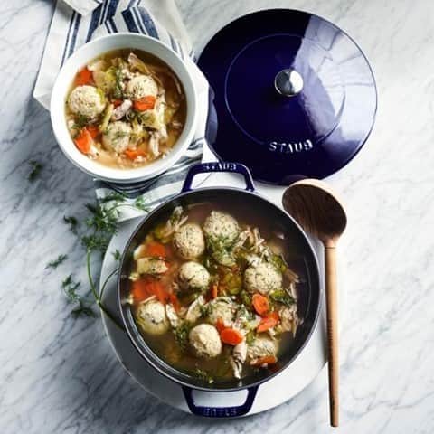 HGTVさんのインスタグラム写真 - (HGTVInstagram)「Comforting casseroles, warm-you-to-the-bone soups and freshly baked cookies — these are just a few things we look forward to cooking when the temps drop. 🥰🍲⁠ ⁠ Get your kitchen ready for a season full of home-cooked meals with these cold-weather cookware essentials. Shop our favorite tools for making bread, sweets and more at the link in our profile. 🛍🔝⁠ ⁠ #shopping #winter #kitchenware #cookingathome」11月5日 0時02分 - hgtv