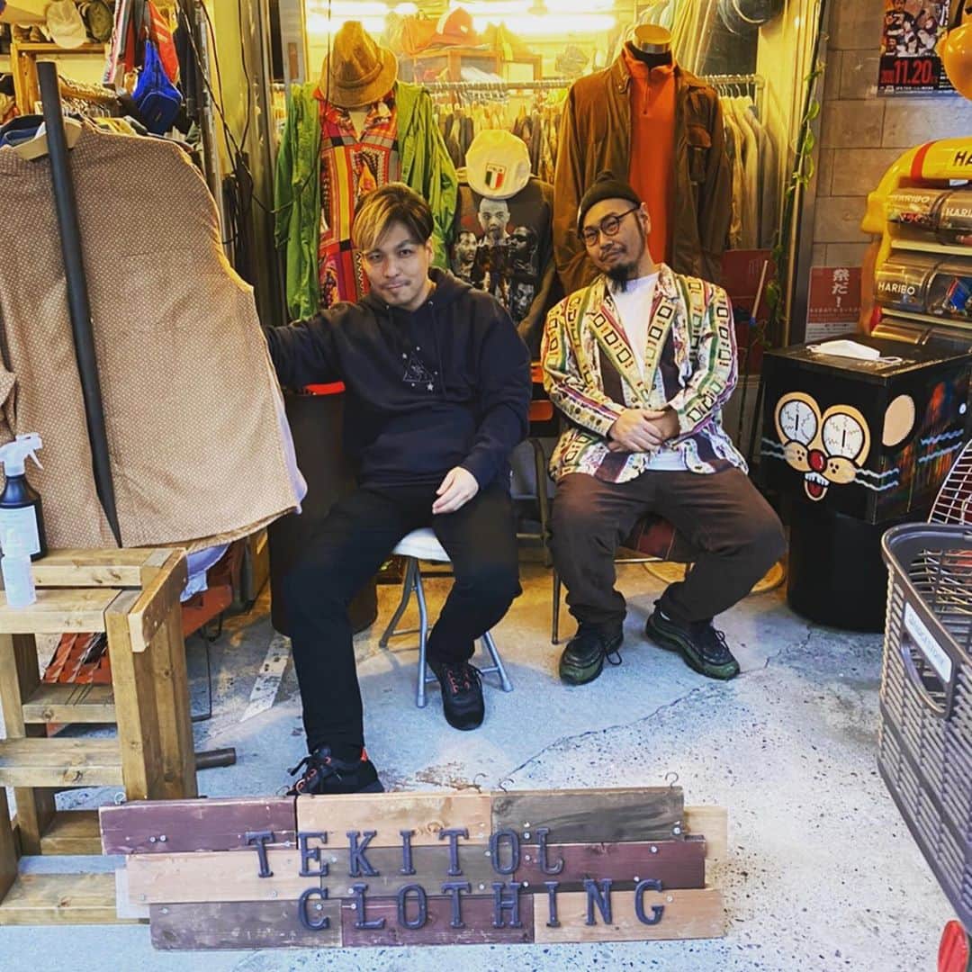 桜井誠のインスタグラム：「スパイストラベラーでも衣装で着させて貰ってる、池袋のTEKITOU CLOTHING @tekitouclothing  セレクトがめちゃくちゃ良くて、いい刺激もらってます😊 古着好きは行くべき👕」