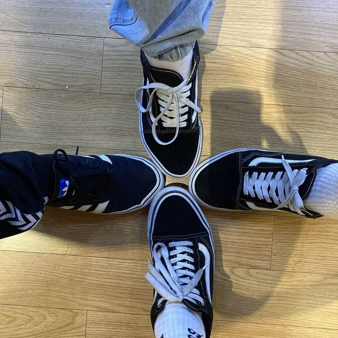 ウングァンさんのインスタグラム写真 - (ウングァンInstagram)「BTOB 4U 💙 Practicing 🔥」11月5日 0時16分 - btob_silver_light