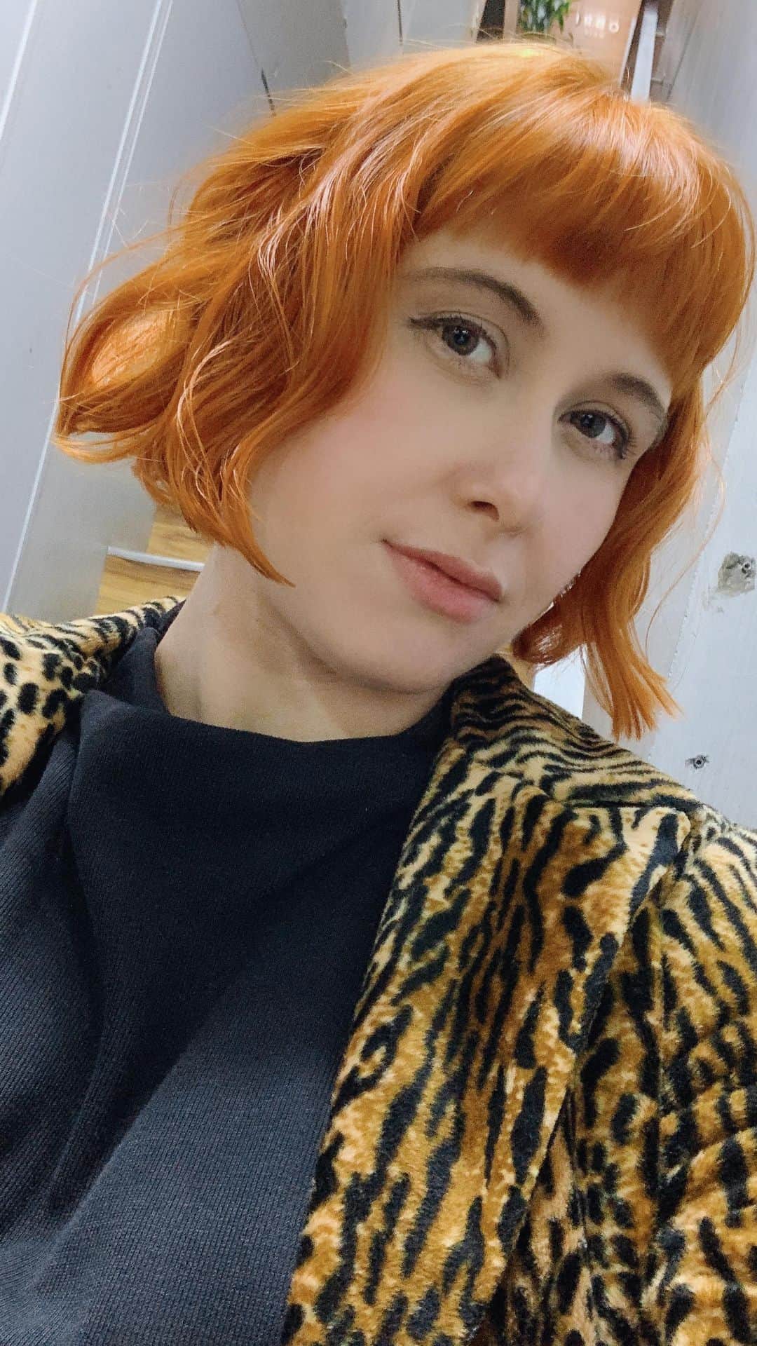 Anji SALZのインスタグラム：「All fresh and ready for the new chapter in my life! Thank you always @number76_tokyo & @number76_gomi for fixing my hair up! ❤️ Carefully bleached my roots, color, treatment and cut 👌🏻  人生の新しいチャプターが始まる前に、髪の毛のリフレッシュ💫 いつもありがとうございます❤️ @number76_tokyo   #hairsalontokyo #number76」