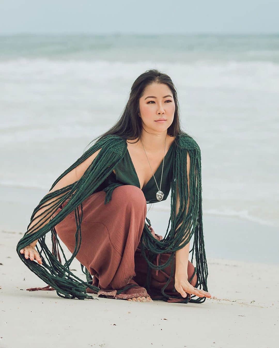 GODDESS OF LOVEのインスタグラム：「Life is a game, but it’s not a competition. We are all in it together. The goal is for everyone to be enlightened and magical. When you reach and maintain a higher consciousness, you want everyone to reach it because it makes the fields even stronger and more powerful. It’s not about who has more, it’s about everyone stepping into their power fully, spiritually. Let’s all rise to the challenge and reconnect with our souls so we can all reach sustainable bliss. Sendtothemoon.com 🌝」