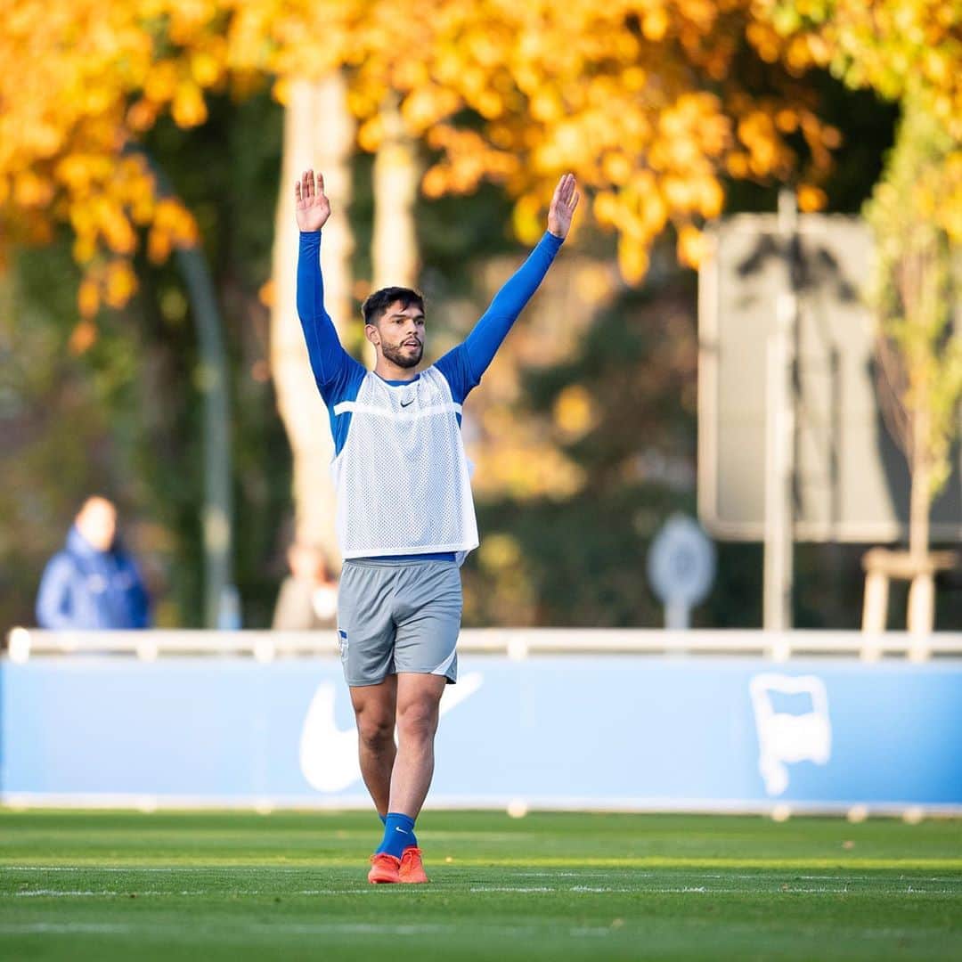 ヘルタ・ベルリンのインスタグラム：「🍂🍁🏃‍♂️💦 . . #training #herthaner #schenckendorffplatz #berlin #bundesliga #HaHoHe #herthabsc」
