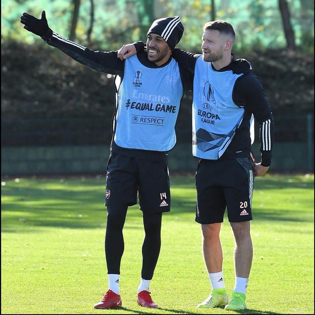 シュコドラン・ムスタフィのインスタグラム：「@aubameyang97 told me something funny but je ne parle pas français mon ami 😂. Maybe you thought that I was @lacazettealex 🤷🏼‍♂️ Enjoyed today’s training session tho 🔥👊🏻 #SM20」