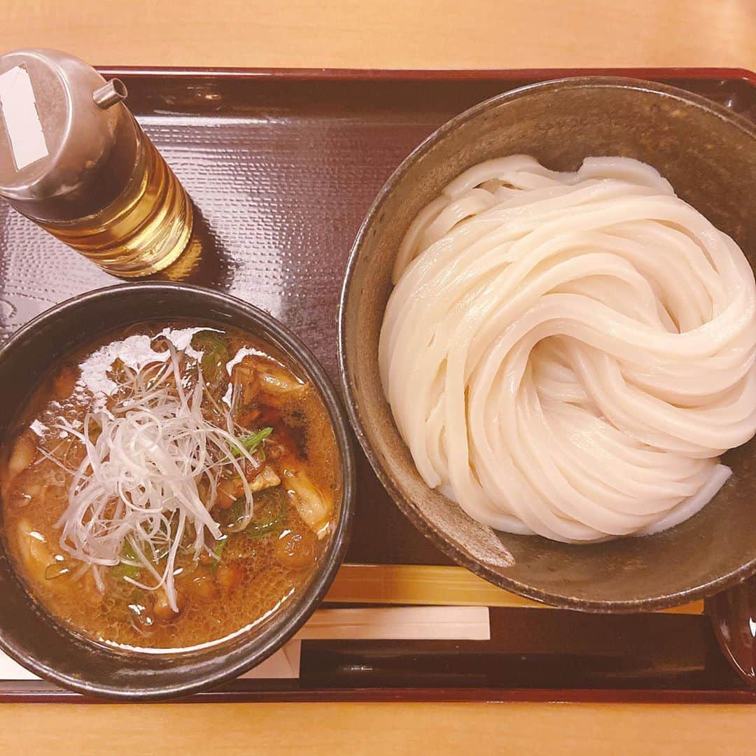 牧野澪菜さんのインスタグラム写真 - (牧野澪菜Instagram)「. だいすきなうどん屋さんの つけ汁うどん。 . 夜中の食欲写真で満たす😐✊🏻 . #me#うどん#白」11月5日 0時32分 - reina_makino92