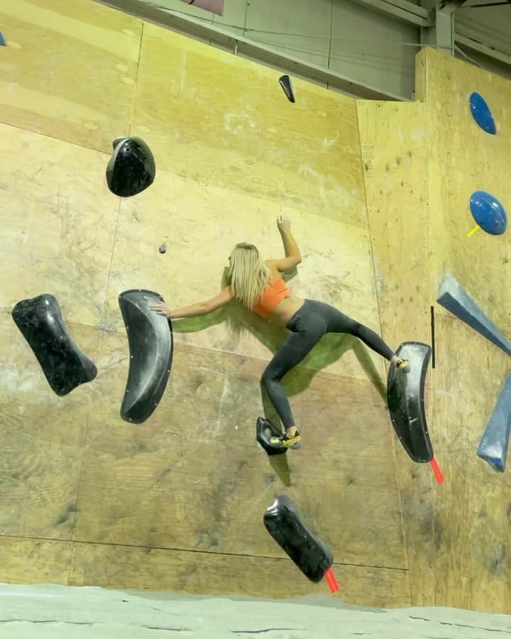 シエラ・ブレア・コイルのインスタグラム：「A nice @usa_tc boulder 🎉 @mammut_swiss1862」