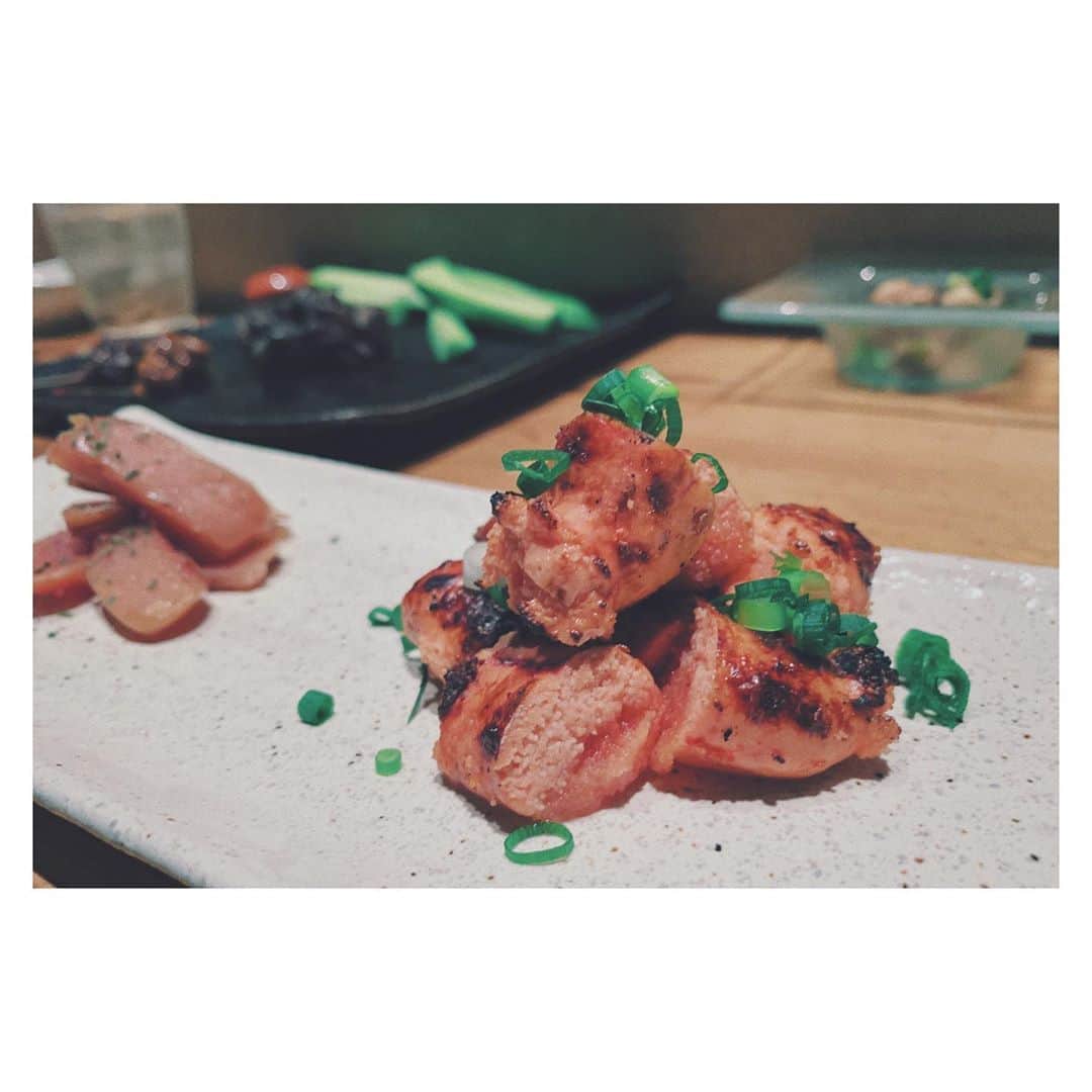 竹仲絵里さんのインスタグラム写真 - (竹仲絵里Instagram)「夜は番組プロデューサーと 美味しい福岡の地鶏を☺️  仕事以外で なかなか夜飲みに行くなんて出来ないから 久々、貴重な時間噛みしめました  たまにはね。  どれもこれも美味しくて  幸せ！  物欲より食欲な秋　です　笑  #地鶏料理 #貴重な時間 #福岡料理」11月5日 0時44分 - eri_takenaka