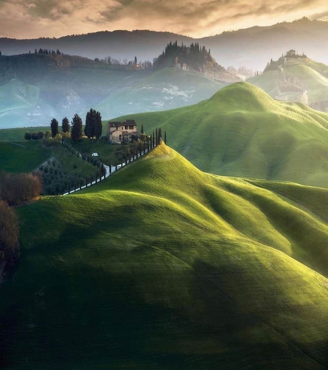Earth Picsさんのインスタグラム写真 - (Earth PicsInstagram)「Beautiful day in Tuscany ✨by @ilhan1077」11月5日 1時00分 - earthpix