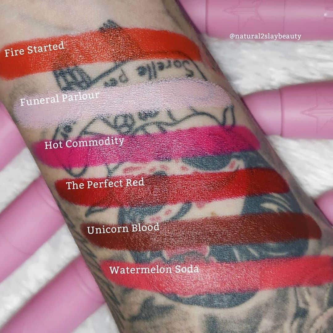 Jeffree Star Cosmeticsさんのインスタグラム写真 - (Jeffree Star CosmeticsInstagram)「Pinks & Reds 💋 @natural2slaybeauty swatches a few shades from the #VelvetTrap collection 🎀 #jeffreestarcosmetics」11月5日 1時02分 - jeffreestarcosmetics