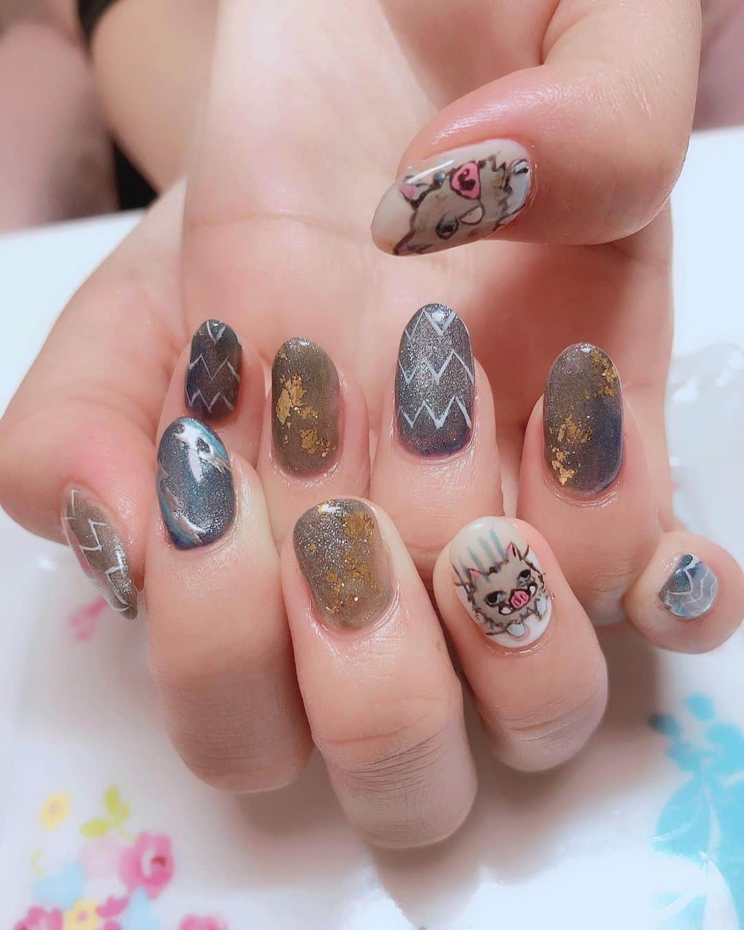 小林智絵さんのインスタグラム写真 - (小林智絵Instagram)「. . . . . new nail❄️ . . #伊之助ネイル 🐗💙 . . . さつきちゃん。もう何年もさつきちゃんにネイルお願いしてますけども、まじで一生天才です😭😭🙏✨ . . 自分のイメージ以上に仕上げてくれて、見てるだけで疲れ吹っ飛ぶくらい可愛くしてくれて。。本当にいつも感謝でいっぱいです😭💕 . . お気に入りすぎる、、、 . 伊之助ちゃん〜🐗💙💙💙 . . ラメの感じも刀みたいだし、デザインもいのちゃんも可愛すぎて可愛すぎて語彙力無くなる。笑笑 . . . . . #mershare #winternails #winter #pimms #idol #tokyo #japan #ebisu #nail #newnail #nails #嘴平伊之助 #嘴平伊之助ネイル #伊之助 #鬼滅の刃ネイル #鬼滅ネイル #マグネットネイル #ネイル #ジェルネイル #ニューネイル #恵比寿 #日本 #東京 #冬 #冬ネイル #冬 #和ネイル」11月5日 1時04分 - kobayashichie_1012