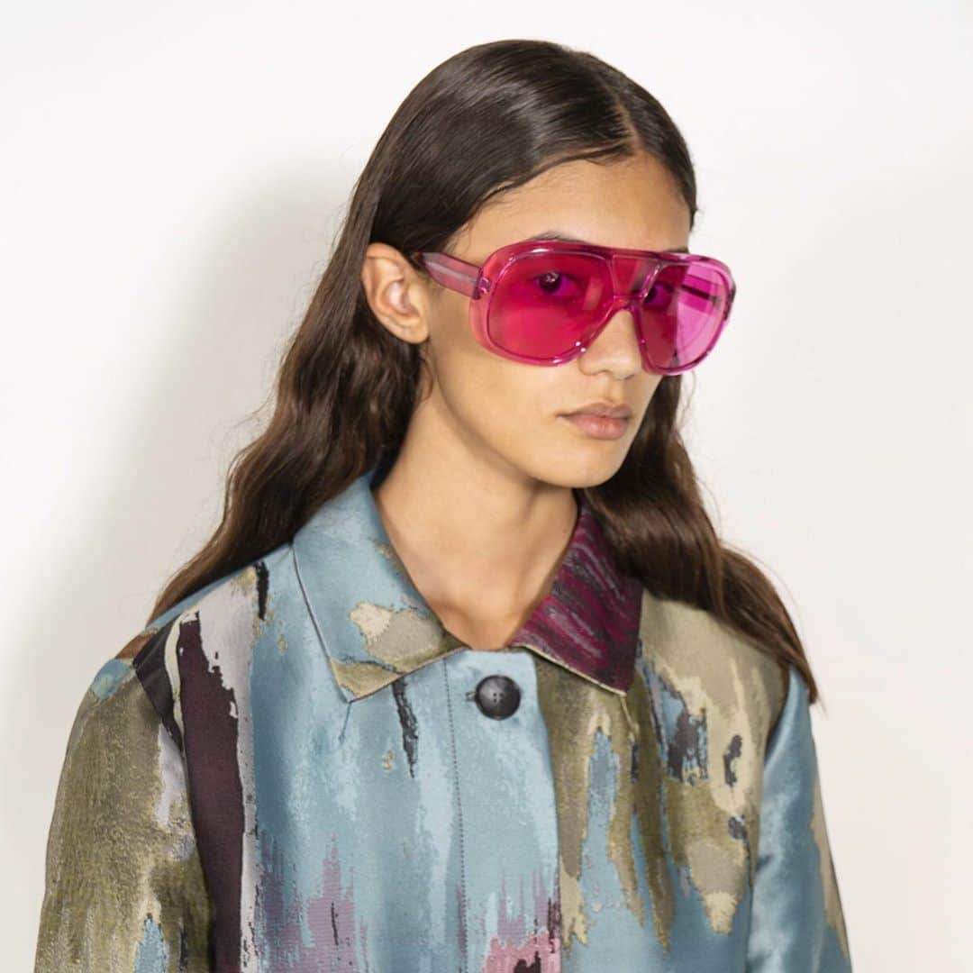 Marques Almeidaさんのインスタグラム写真 - (Marques AlmeidaInstagram)「Have you seen our new sunglasses collection ? 👓   The pink aviator sunglasses are best accessory to use with our new amalgam overcoat  #marquesalmeida #howdoyouwearyourma #aw20 #aw20collection #aw2020 #sunglasses #pinksunglasses #overcoat」11月5日 1時05分 - marques_almeida