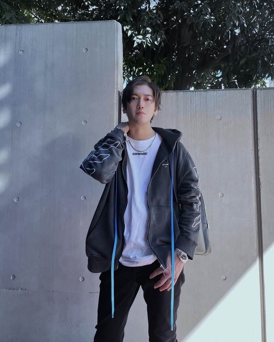 TeddyLoidのインスタグラム：「Bright Blue🟦」