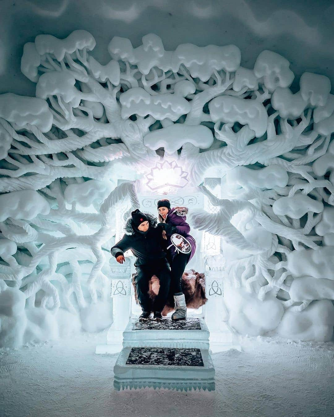 BEAUTIFUL HOTELSさんのインスタグラム写真 - (BEAUTIFUL HOTELSInstagram)「Do you wanna build a snowman? ⛄ Winter wonderland comes to life in this one-of-a-kind ice hotel in Norway. Did you know that Tromso Ice Domes in Tamok Valley is built every autumn?  Enjoy all things ice: bars, a cinema, and a restaurant which have themes ranging from local Sami culture to the northern lights with colored lighting and amazing ice sculptures. ❄️  Is an ice hotel on your bucket list? The Tromso Ice Domes will open on December 10th. ✨  📸 @kenxtori 📍 @tromso_ice_domes, Norway」11月5日 1時10分 - beautifulhotels