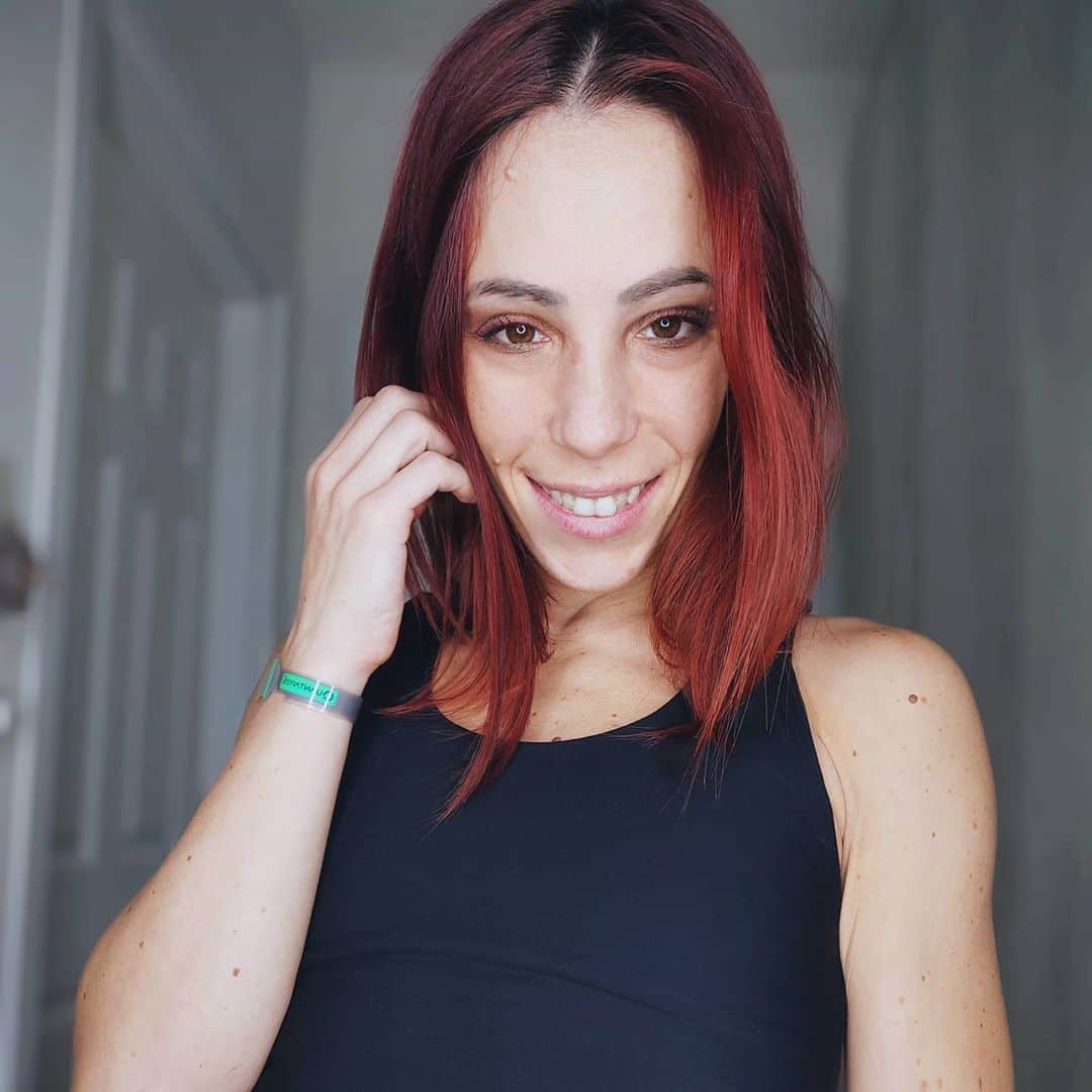 ニコーレ・デラ・モニカのインスタグラム：「#smile #lifewithquantares」