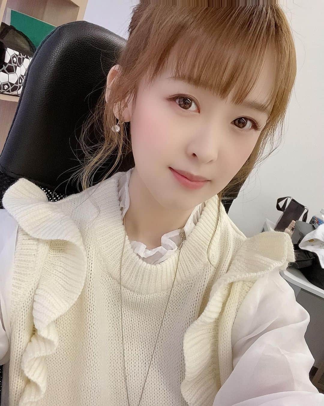 桜咲千依のインスタグラム：「ピンクカラコン初挑戦⸜(* ॑ ॑* )⸝✨✨」