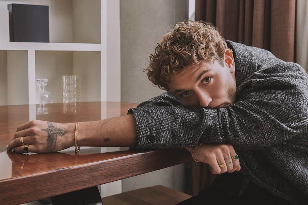 ラファティ・ロウのインスタグラム：「Had a wicked time with @missomalondon to celebrate the launch of their new men’s capsule collection launching today!#missomamen」