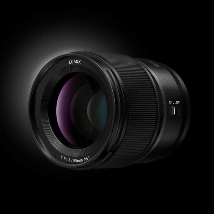 Panasonicさんのインスタグラム写真 - (PanasonicInstagram)「Remarkably Compact and Lightweight. @LumixUSA introduces a new large-aperture medium-telephoto fixed focal length lens, the LUMIX S 85mm F1.8 (S-S85) that enhances portrait photography with its beautiful bokeh effects. #NextLevelLumix #LUMIX #LUMIXSseries」11月5日 2時02分 - panasonic