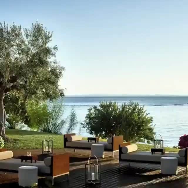 ロマン・グロージャンのインスタグラム：「Good to remember the mega time we had at @ikosresorts whilst it's cold, its raining and the night comes far too quickly here at home. Not to mention Covid...💩 #IkosResorts #ikosolivia」