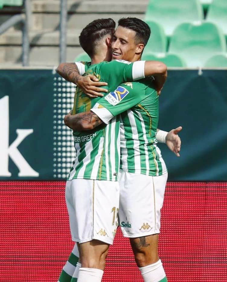 LFPさんのインスタグラム写真 - (LFPInstagram)「Good friends! 😄  #Tello #Moreno #RealBetis #LaLiga #LaLigaSantander #HayQueVivirla #YouHaveToLiveIt」11月5日 2時00分 - laliga