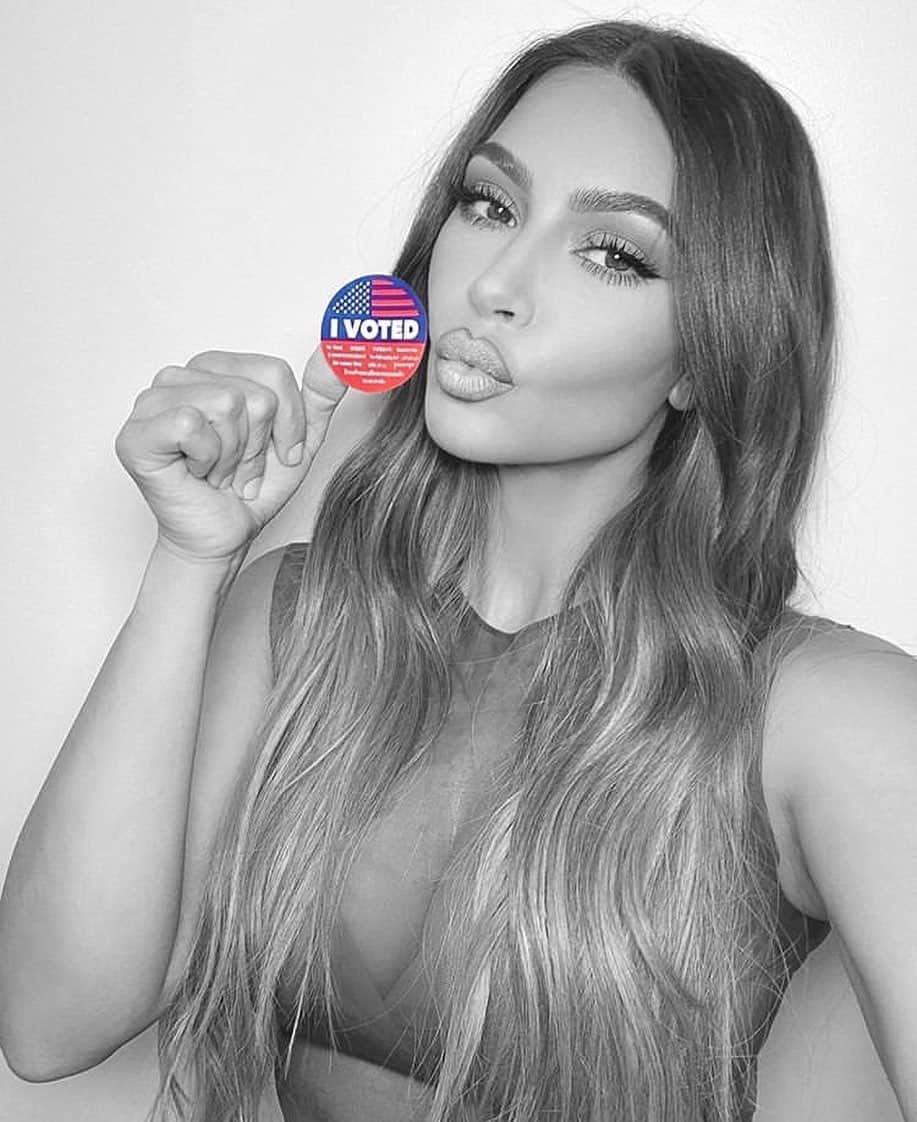 Just Jaredさんのインスタグラム写真 - (Just JaredInstagram)「Kim Kardashian deleted her original “I Voted” selfie and reuploaded this photo, which features a big change. Tap this pic in the LINK IN BIO to see the theory some have concocted over why Kim deleted the original.  #KimKardashian Photo: Instagram/Kim Kardashian」11月5日 2時01分 - justjared