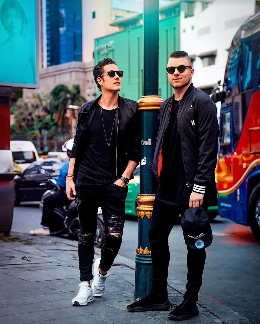 のインスタグラム：「Virtual touring Bangkok! 3..2..1.. 💥 🔥 #sickontour」