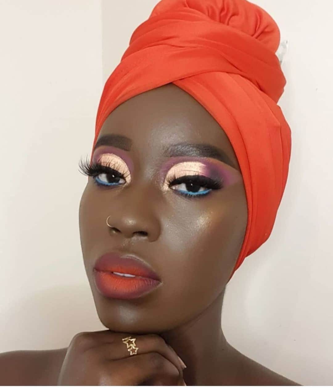 Makeup Addiction Cosmeticsさんのインスタグラム写真 - (Makeup Addiction CosmeticsInstagram)「Less drama and more makeup! Do we agree? 💁🏾‍♀️ ... @blackdiamond8686 using our French manicure pigment! That colour on the lid is popping!!!! It’s the most beautiful rose gold shade 😍😍😍  What do you guys think of this look?  🔍 Go follow this talented beauty’s account! 🥰  #makeupaddictioncosmetics #maddpigments #wakeupandmakeup #melaninpoppin」11月5日 2時03分 - makeupaddictioncosmetics