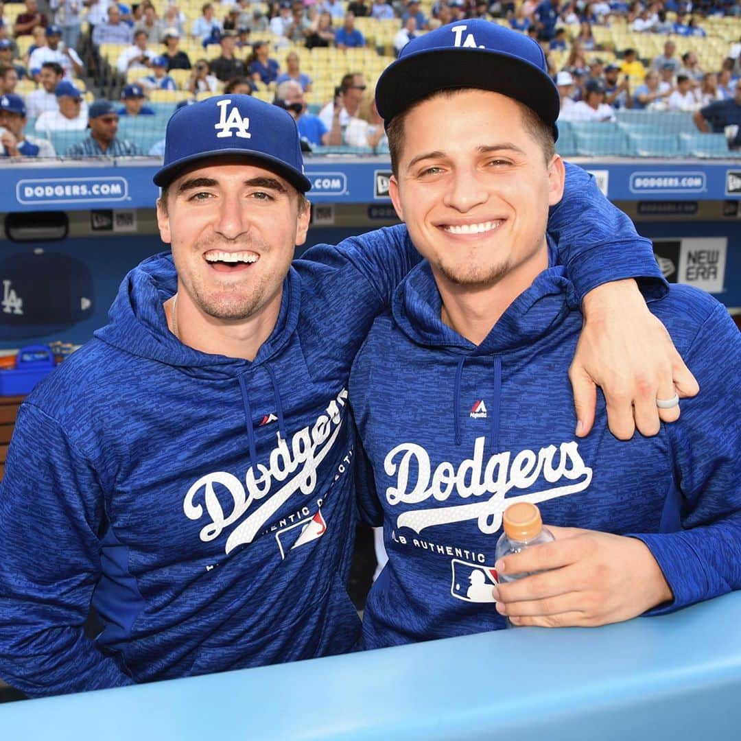 ロス・ストリップリングのインスタグラム：「Catch Corey Seager on the @bigswingpodcast this week! Go click the link in the bio to hear our interview with the World Series MVP!」