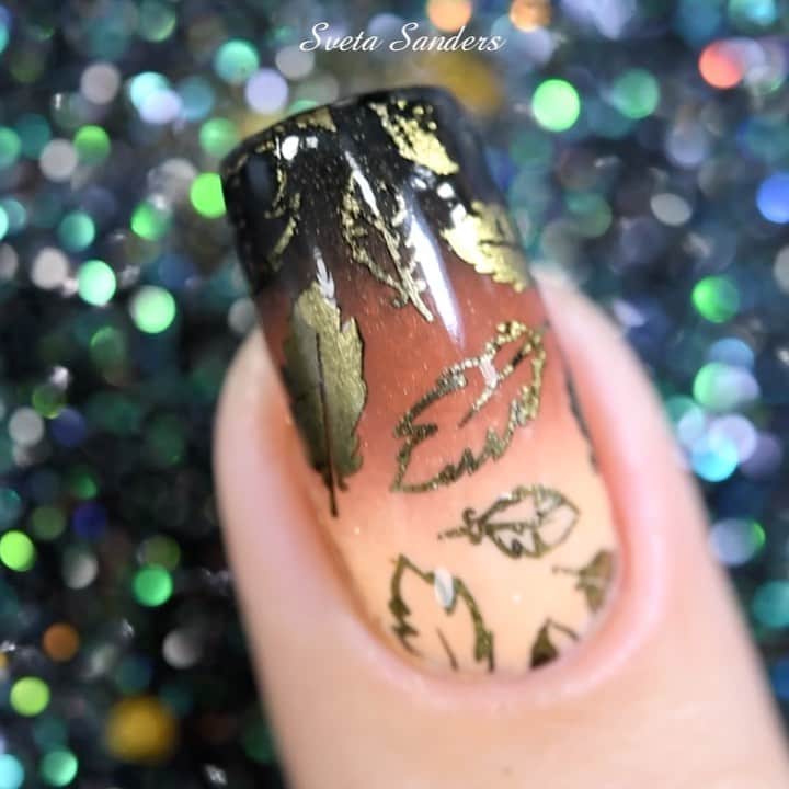 Sveta Sandersのインスタグラム：「I used products by @whatsupnails / я использовала материалы от @whatsupnails :  💕 Whats Up Nails “Neither Noir” stamping polish 💕 Magnified Clear Stamper & Scraper 💕Gold Chrome Powder 💕 B033 Does It Look Like I Give a Fall stamping plate」