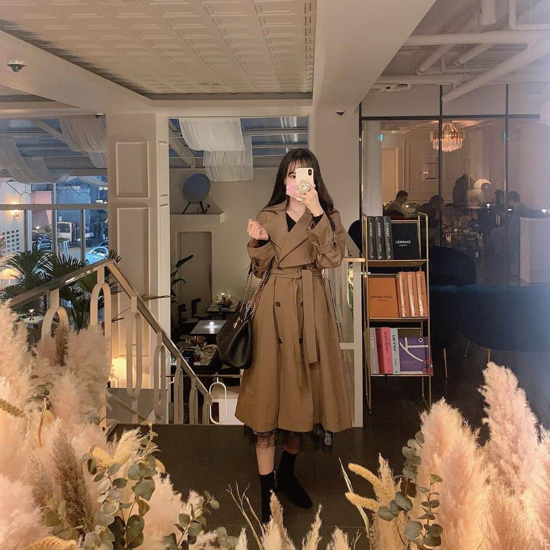 ミンヒ のインスタグラム：「여기 너무 와보고 싶었던곳❤️ #청담회장님댁 음료와 브라우니 서비스 주셨는데... 알아보시고 특별히 스텔라잔에 담아주심🤣 울 송이 생일 넘나 축하해❣️🥳 못다한 이야기 단체방에서 불태우는중🔥👩‍👩‍👧」
