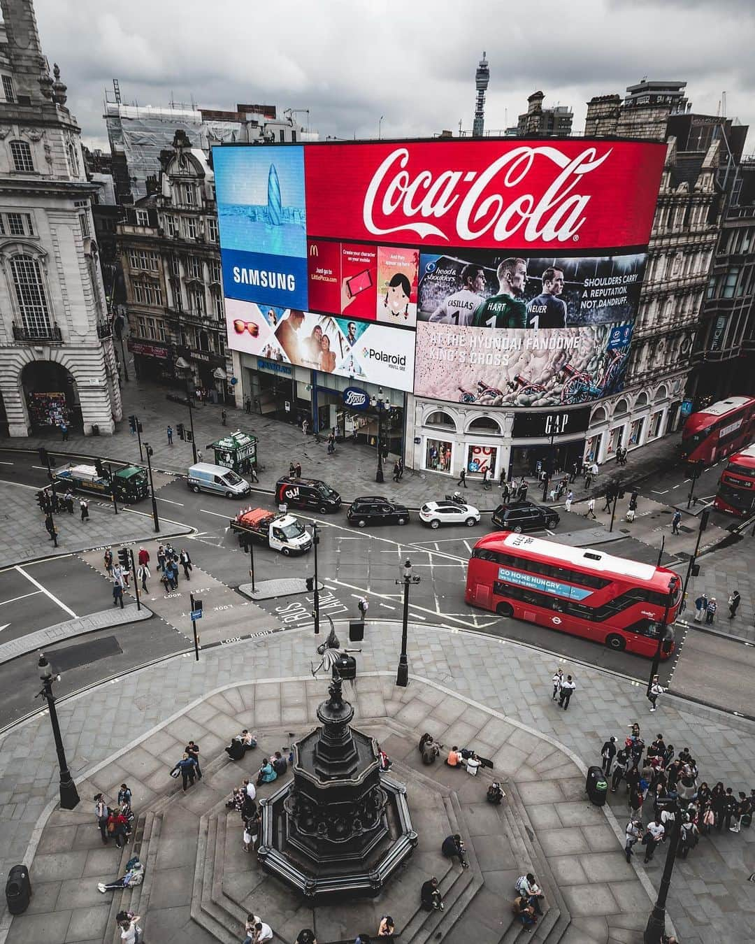 @LONDON | TAG #THISISLONDONさんのインスタグラム写真 - (@LONDON | TAG #THISISLONDONInstagram)「#PiccadillyCircus throwback by @MrLondon ✨❤️✨  ___________________________________________  #thisislondon #lovelondon #london #londra #londonlife #londres #uk #visitlondon #british #🇬🇧 #regentstreet #Piccadilly #londonbus #cocacola」11月5日 2時32分 - london