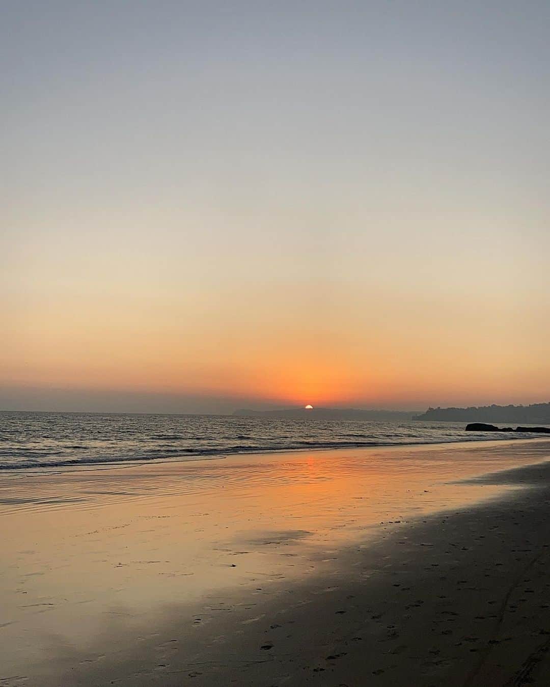 リンジー・ペラスさんのインスタグラム写真 - (リンジー・ペラスInstagram)「Beauty in the midst of chaos. Enjoying a perfect Malibu Beach sunset last night ✨ ⁣ ⁣ ⁣ lindseypelasexclusive.com」11月5日 2時46分 - lindseypelas