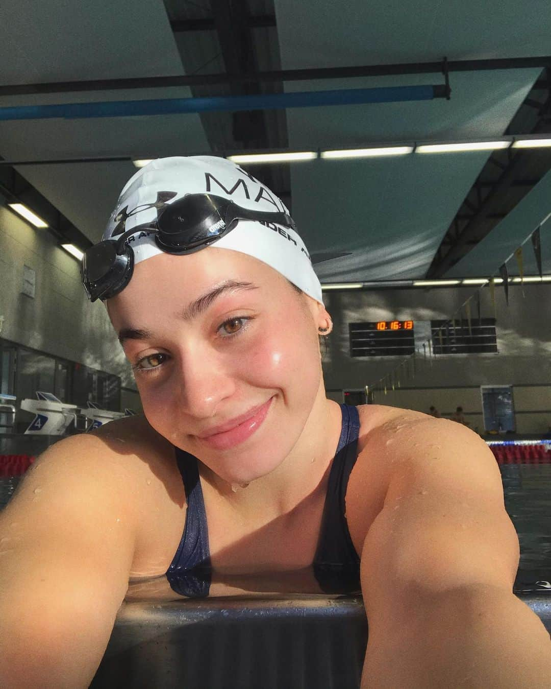 ユスラ・マルディニさんのインスタグラム写真 - (ユスラ・マルディニInstagram)「Hello from the poolside👼🏽」11月5日 2時39分 - yusramardini