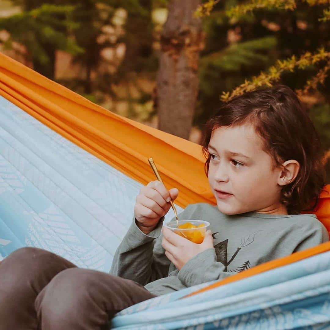 Dole Packaged Foods（ドール）のインスタグラム：「Treat your kid (or your inner kid) to some juicy Fruit Bowls® while enjoying the Fall colors. Tell us your favorite part about fall in the comments. [📸: @MyMountainWild]」