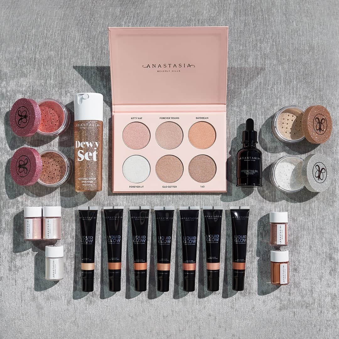Anastasia Beverly Hillsさんのインスタグラム写真 - (Anastasia Beverly HillsInstagram)「GIVEAWAY TIME! ❤️ Win our Ultimate Glow #GIVEAWAY✨✨✨   How to Enter ⬇️ 1. Follow @anastasiabeverlyhills 2. Like this photo 3. Tag 3 friends in the comments  3 lucky winners + their friends will each receive: Hydrating Oil ❤️ Dewy Set Setting Spray ❤️ Nicole Guerriero Glow Kit ❤️ Loose Glitters ❤️ Loose Highlighters ❤️ Liquid Glow ❤️ RETAIL VALUE: $461  Good Luck! Ends Friday 11/6 at 11:59 PM PT. Must be US resident, excluding RI, and 18 or older. Official Rules apply - www.anastasiabeverlyhills.com/ABH-giveaways-terms-and-conditions.html  Winners will be announced on Instagram Stories and contacted via DM 🏆」11月5日 2時43分 - anastasiabeverlyhills