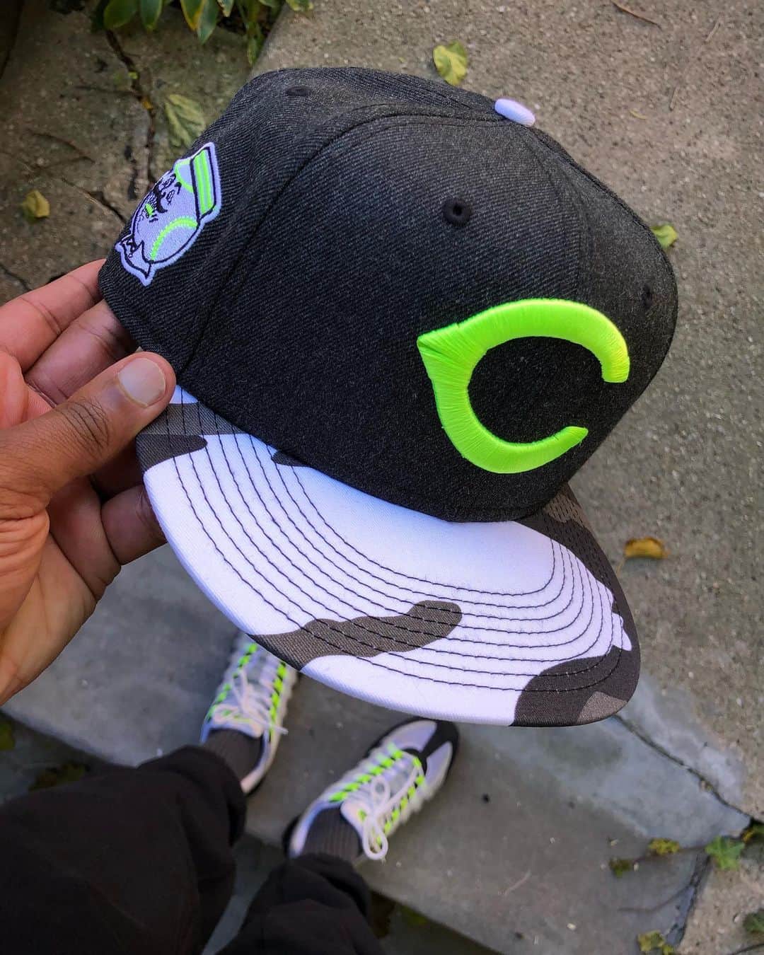 Mr. Tyさんのインスタグラム写真 - (Mr. TyInstagram)「Placed one of the best colorways on a pair of shoes on hat. Neon 95s are coming back next month, so I’ll def be needing a new pair! My 08’ pair still holding up surprisingly. Mad I snoozed on the @denham pair this year smh. But yeah, hats works for the 95s and the Recraft 90s. Find it @corporategotem.com 💨.  #am95 #airmax95 #womft #cincinnatireds #kissmyairs #ijustlikeshoes #theshoegame #airmaxalways #airmax #airmasics #capson #fittedcap #fittedfiend #teamfitted #thatfittedmean #stayfitted #59fifty #neweracap #myfitteds #fittednation #newera #neweracaptalk #flyyourownflag #fittedsnob #wearyourallegiance #stayfitted #fittedfam #lovethefitted」11月5日 2時50分 - regularolty