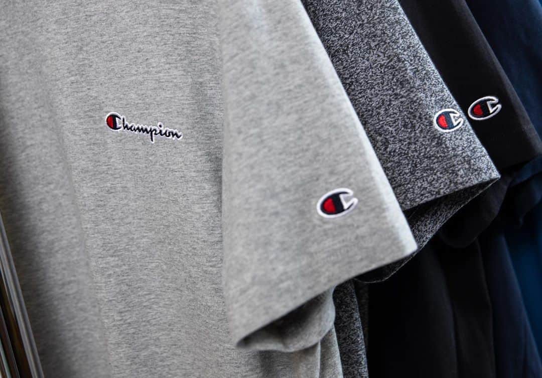 Champion EUさんのインスタグラム写真 - (Champion EUInstagram)「Stitch in time saves 1919. . . Our new embroidered logo now available in Champion Rochester.  . . #championeurope #rochester1919」11月5日 2時52分 - championeurope