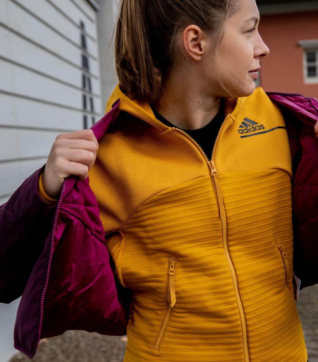 ジーナ・ルケンケムペルのインスタグラム：「READY FOR WINTER ❄️🥶 oder auch im Zwiebel look durch den Winter COLD.RDY🥶  #adidasRDY   Foto: @jmimagecreation」