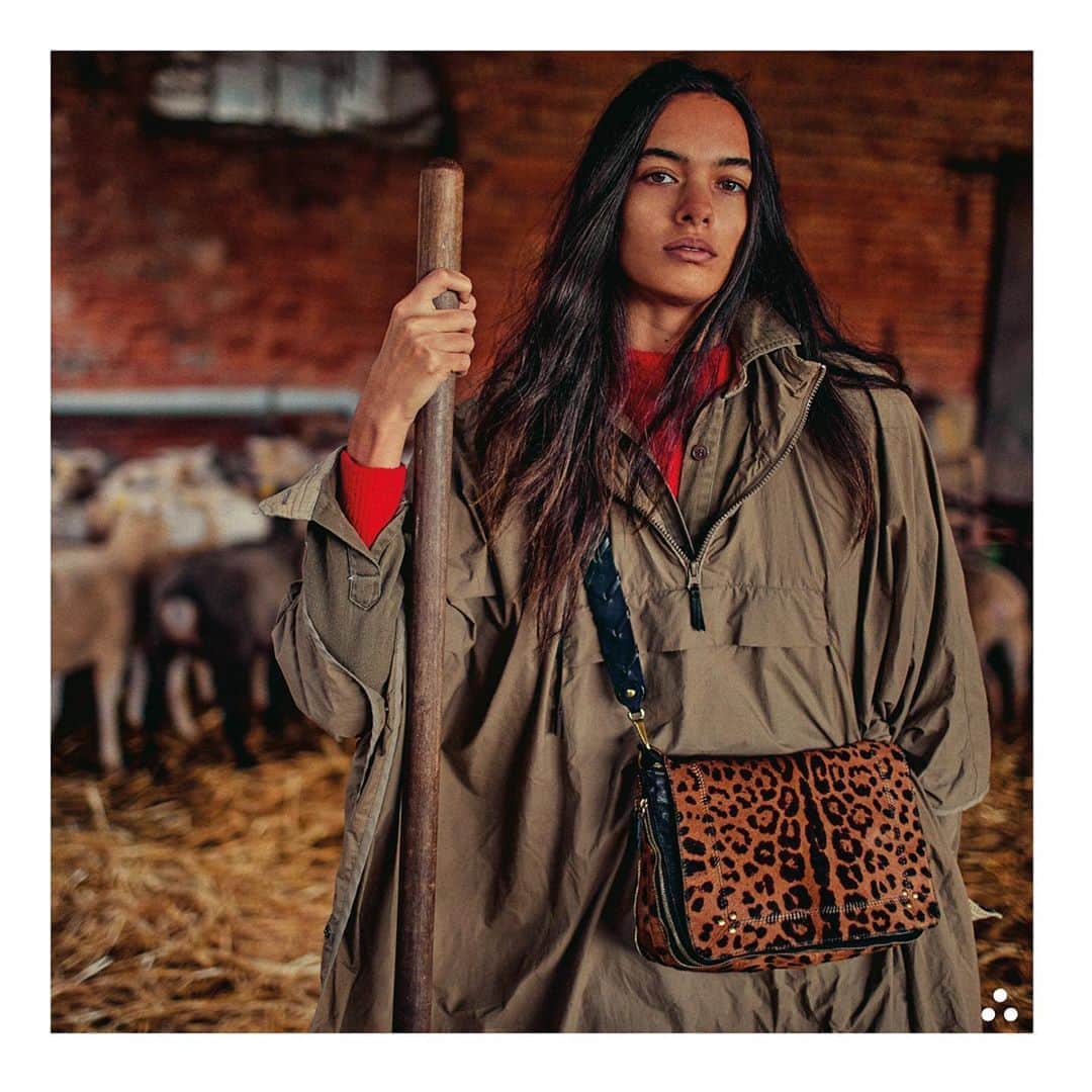のインスタグラム：「Customize you bag ! Find the perfect match to make your bag the best partner.   Art Direction @germainchauveau  Style @claire_dhelens  Model @imnotgrace   #jeromedreyfuss #jeromedreyfussaccessories #aw20 #rootsdeluxe」