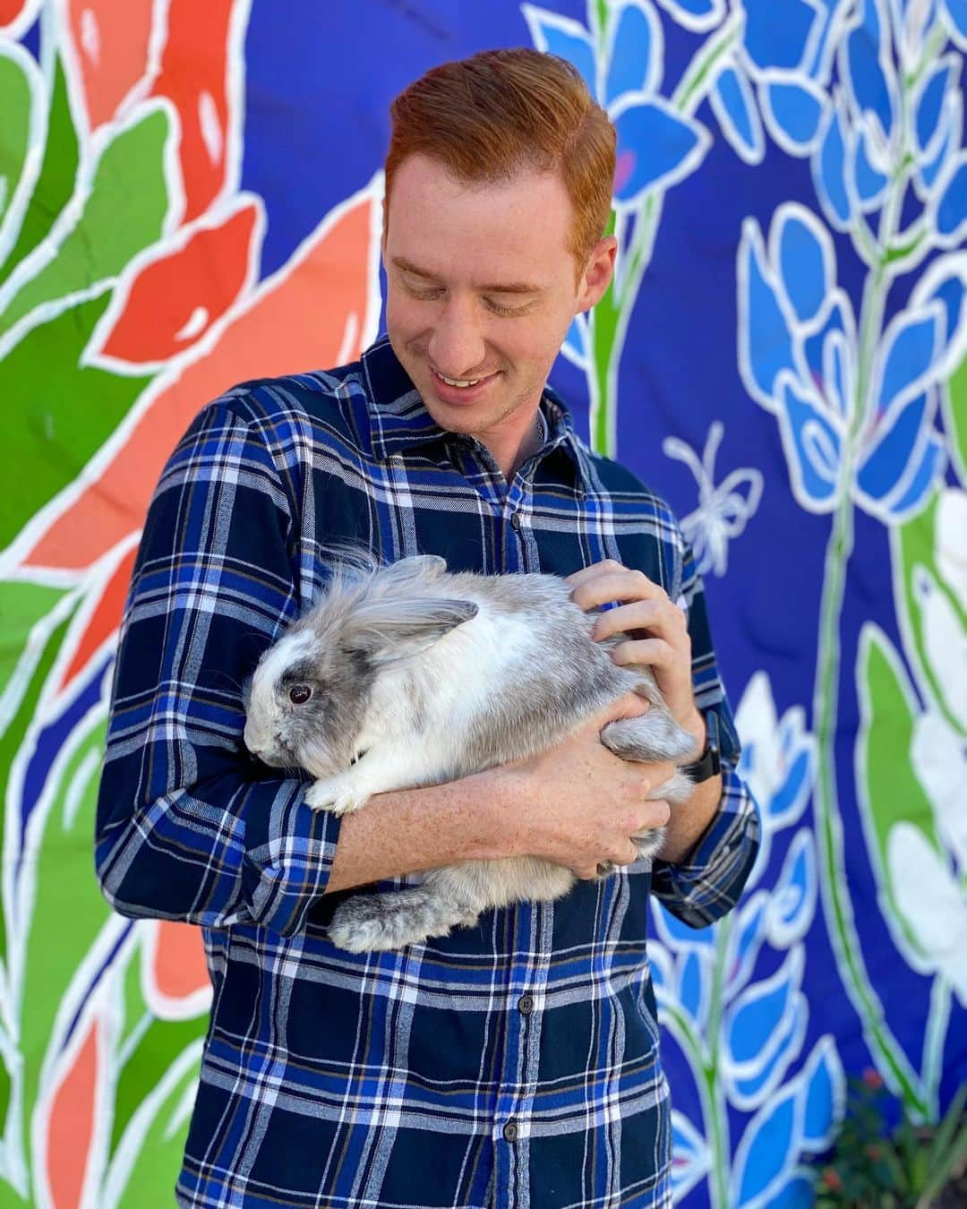 ショーン・ラビットさんのインスタグラム写真 - (ショーン・ラビットInstagram)「A Rabbitt holding a rabbit 🐰 you’re welcome! うさぎを抱いたうさぎ😂 - - - - - - - #figureskating  #patinajeartistico  #training  #foodie  #fitfam  #travel  #fitspo  #ootd  #japan  #rabbitsofinstagram  #cutenessoverload #texas #naturephotography #アメリカ #フィギュアスケート  #トレーニング  #ヨガ #筋トレ  #モデル  #イケメン  #ファッション  #おしゃれさんと繋がりたい  #今日の服  #いいね返し  #インスタ映え  #可愛い   #おはよう #うさぎ #秋コーデ」11月5日 8時35分 - seanrabbitt