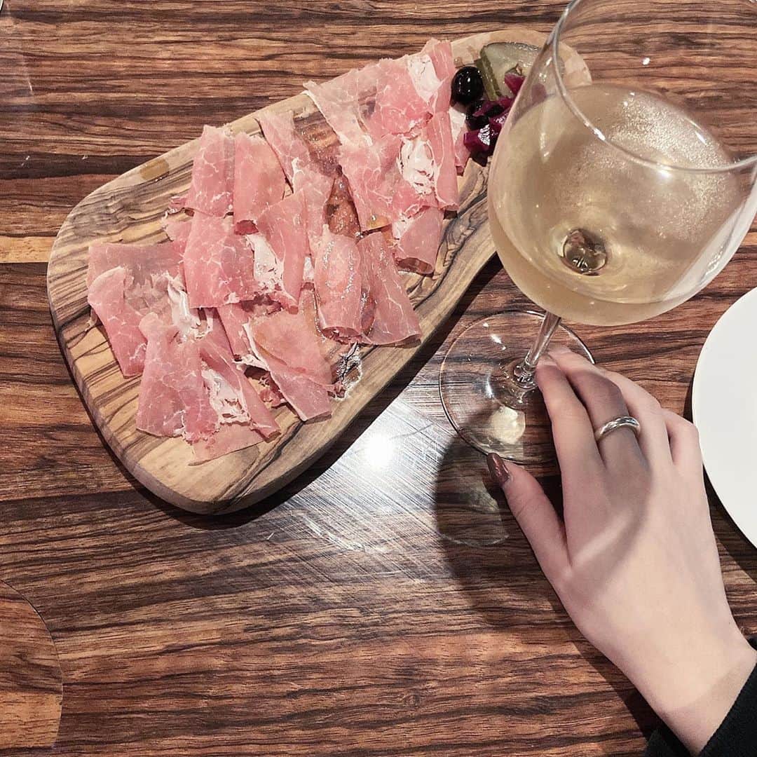 sarimaru(国木田さりまる)さんのインスタグラム写真 - (sarimaru(国木田さりまる)Instagram)「コスパ良くて美味しいご飯がいっちゃん！ お高いご飯は特別な日のお楽しみなんじゃ~🍽」11月5日 3時29分 - pika.870