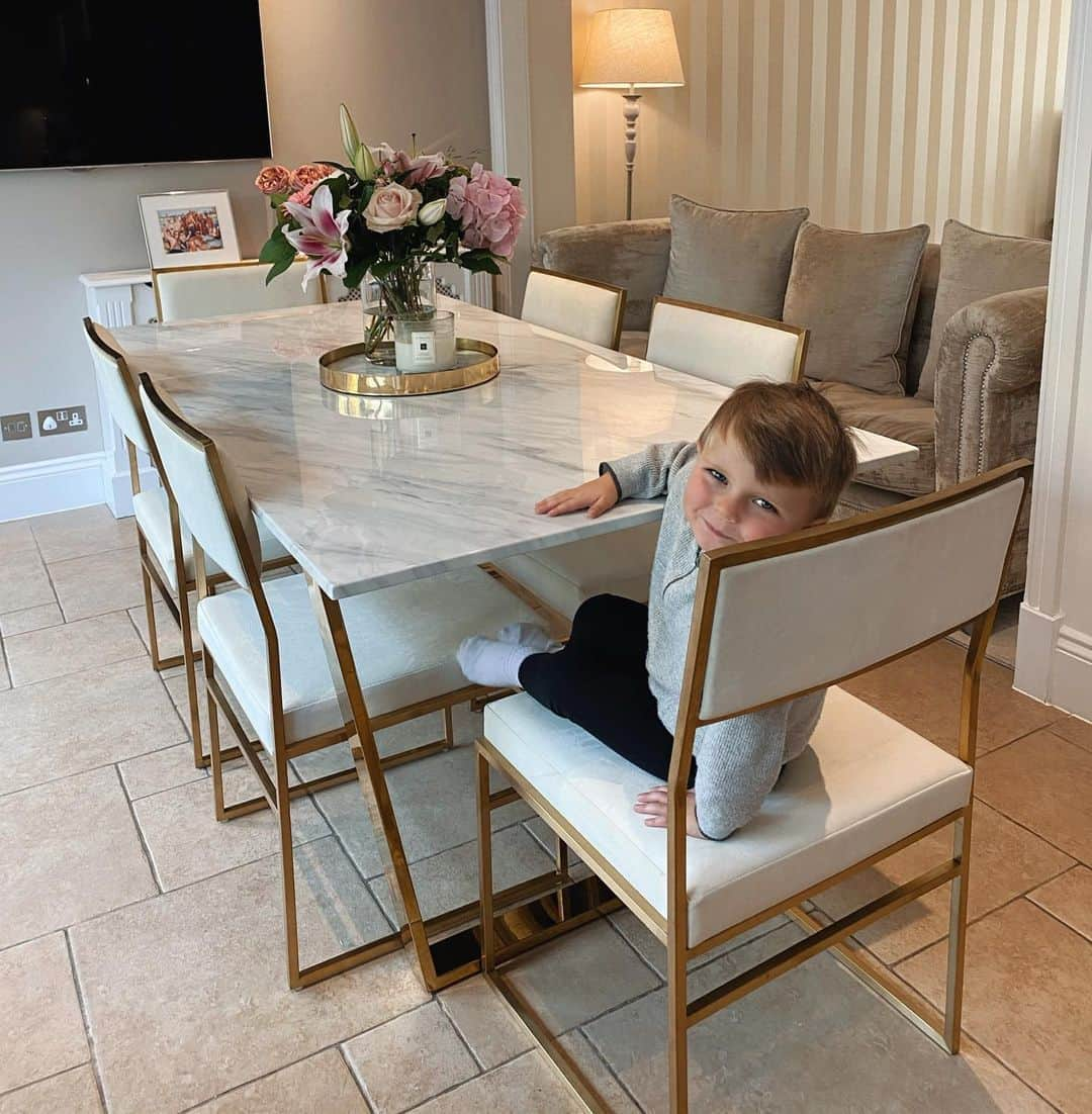 ビリー・フェアーズさんのインスタグラム写真 - (ビリー・フェアーズInstagram)「King Arthur 🥰❤️  (King of the table always 😂☺️)   Table and chairs ~  @theshabbystore ❤️   They have given me a code to share with you all ... DINING15 to get 15% off all dining and kitchen items before midnight this Friday 6th!  #shabbystore #ad ❤️」11月5日 4時38分 - billieshepherdofficial