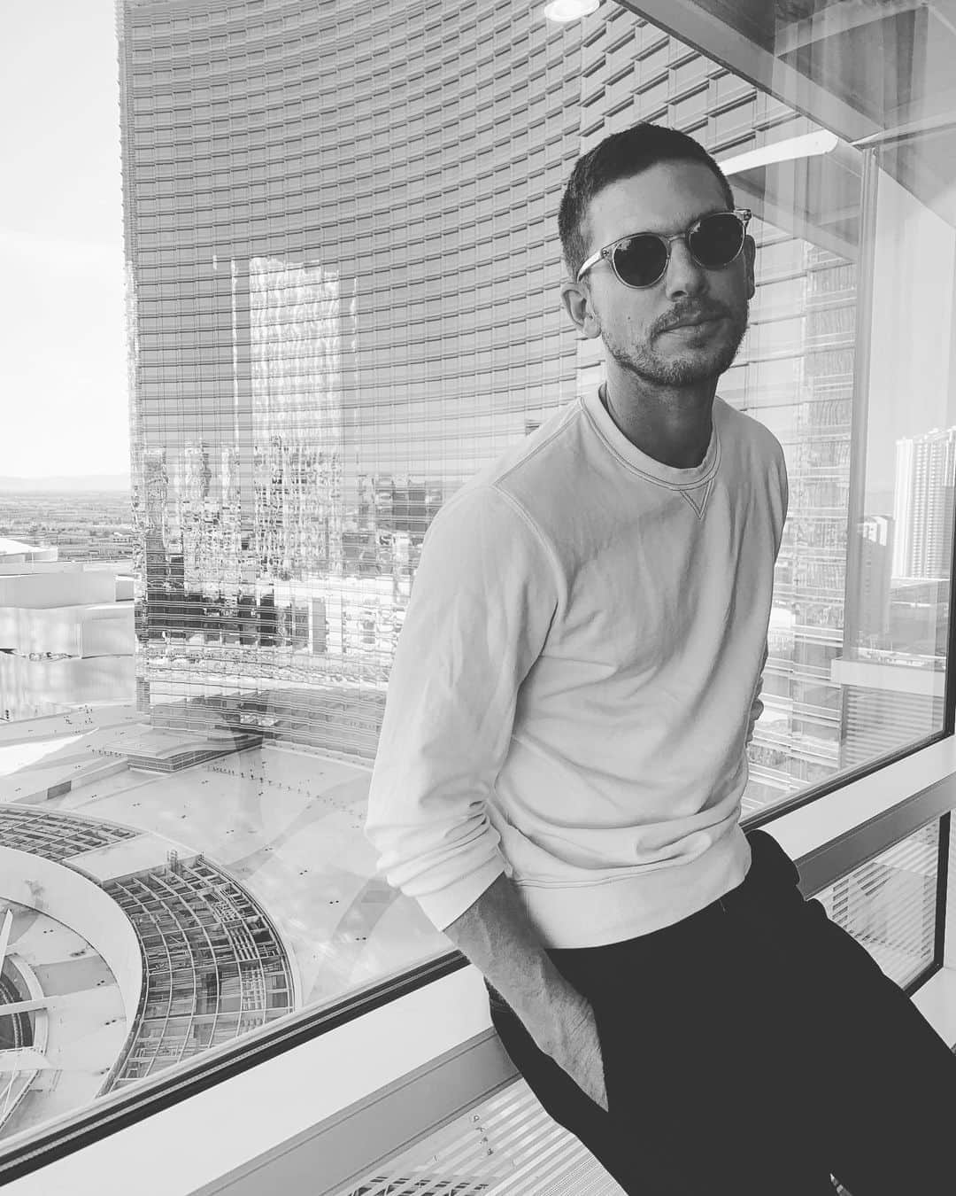 のインスタグラム：「Best place to work from right now, the lengths gone here at @arialv to keep us safe are next to none. First time here not paid for this, actually lost money 😂 I will definitely be back. New home away from home.」