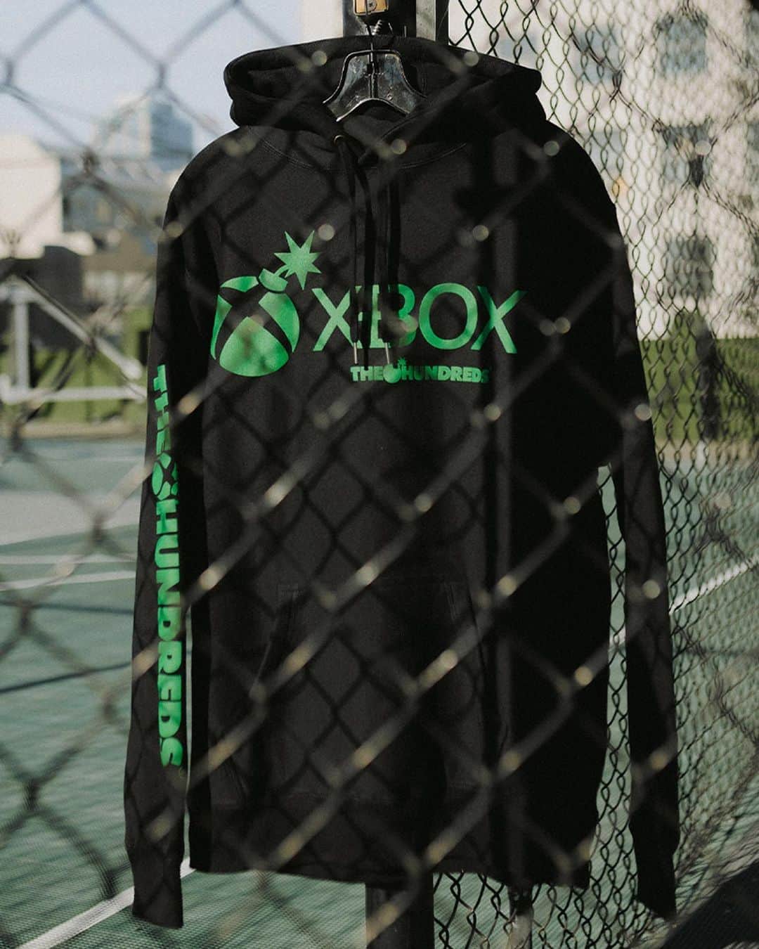 HYPEBEASTさんのインスタグラム写真 - (HYPEBEASTInstagram)「@hypebeaststyle: @xbox and @thehundreds have linked up for its latest collaboration. The capsule is comprised of T-shirts, long-sleeved T-shirts, pullover hoodies, and a snapback hat, sporting a mix of green, black and white hues with the collaborative logo. Accompanying the apparel is a limited edition “Adam Bomb” all-over print custom Xbox One controller that will be randomly dispersed across orders for no extra cost. The collection is set to drop on November 4, via the brand’s online webstore.⁠⠀ Photo: The Hundreds」11月5日 5時14分 - hypebeast